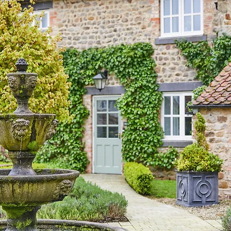 The Old Coach House 5*